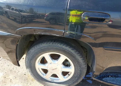 2005 GMC Envoy Denali z USA, uszkodzony, nr VIN 1GKET13M952281068